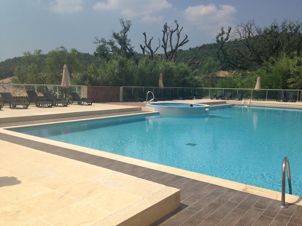 Appartement Dans Residence - Le Domaine De Camiole Callian  Bagian luar foto