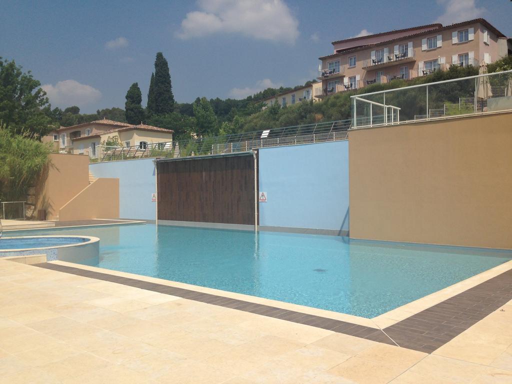 Appartement Dans Residence - Le Domaine De Camiole Callian  Bagian luar foto