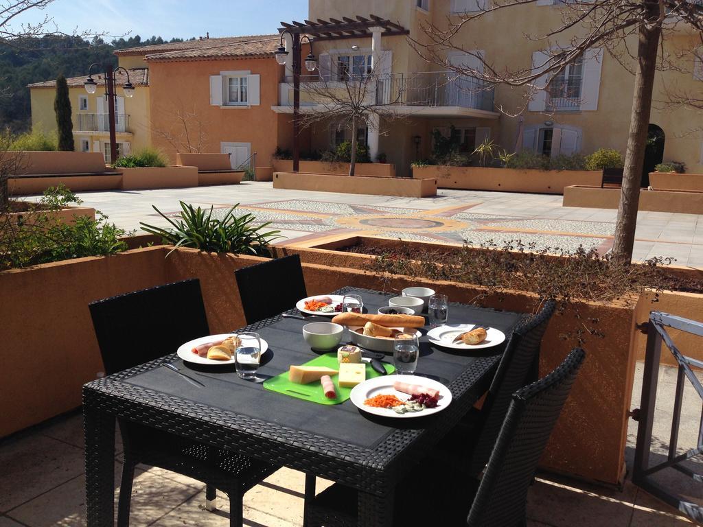 Appartement Dans Residence - Le Domaine De Camiole Callian  Bagian luar foto